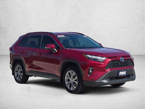 Used 2022 Toyota RAV4 XLE Premium AWD/4WD image 3