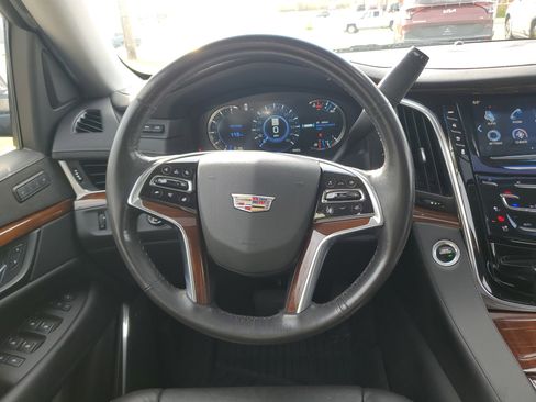 Used 2019 Cadillac Escalade Premium Luxury image 8
