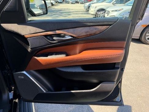 Used 2015 Cadillac Escalade ESV Premium image 39