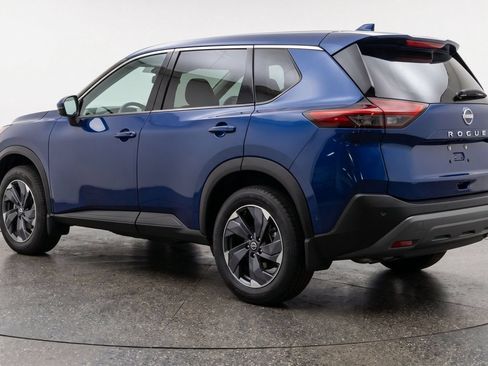 Used 2025 Nissan Rogue SV FWD image 6