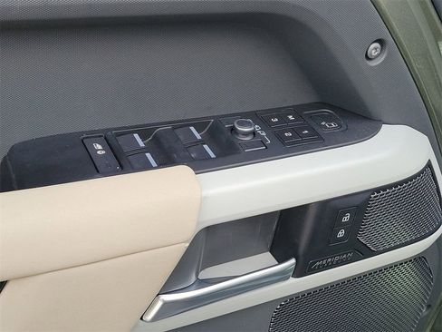 Used 2022 Land Rover Defender 110 SE image 23