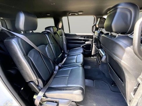 Certified 2024 Jeep Wagoneer L Series II w/ Flexible Seating Group AWD/4WD image 24