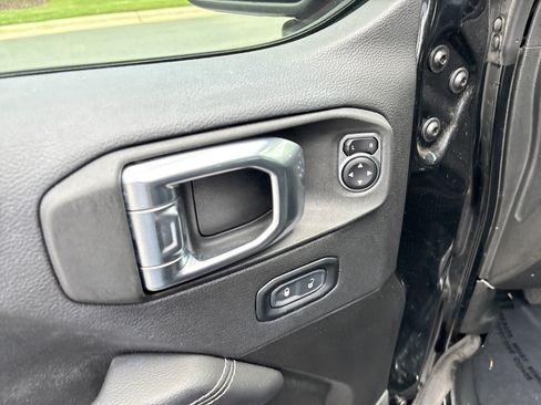Used 2023 Jeep Wrangler Unlimited Sahara AWD/4WD image 15