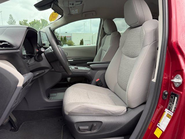 Certified 2022 Toyota Sienna LE FWD image 14