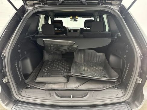 Used 2021 Jeep Grand Cherokee Laredo AWD/4WD image 27