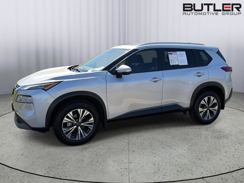 Used 2022 Nissan Rogue SV w/ SV Premium Package image 3