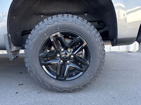 Used 2021 Chevrolet Silverado 1500 LT Trail Boss w/ Convenience Package II image 3