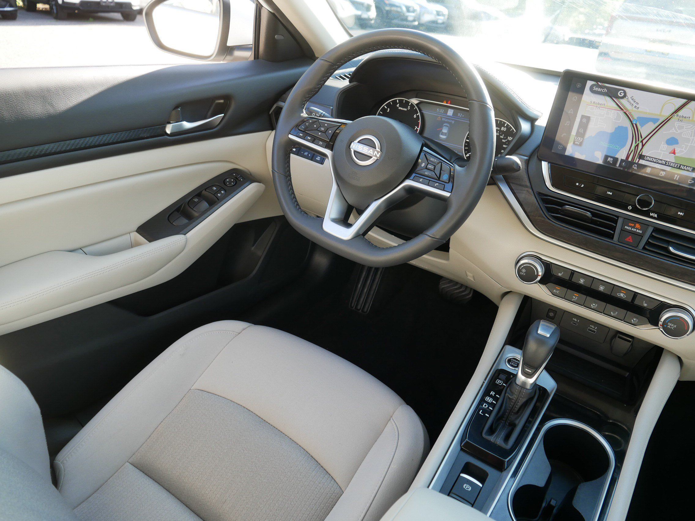 Certified 2024 Nissan Altima 2.5 SV w/ SV Premium Package AWD/4WD image 9