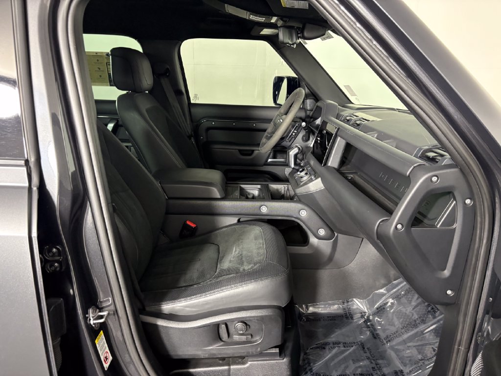 Used 2023 Land Rover Defender 110 AWD/4WD image 34