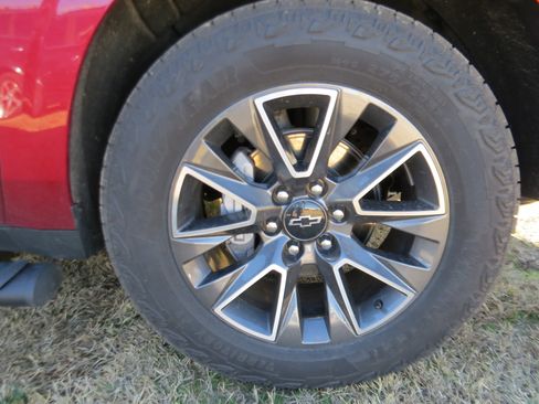 Used 2024 Chevrolet Tahoe Z71 w/ Z71 Off-Road Package image 10