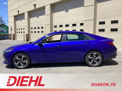 Used 2021 Hyundai Elantra SEL w/ Convenience + Premium Package FWD image 4
