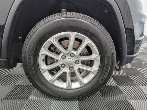 Used 2021 Jeep Grand Cherokee Laredo AWD/4WD image 6