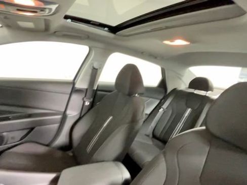 Used 2025 Hyundai Elantra SEL FWD image 25