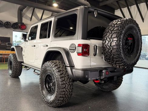 Used 2024 Jeep Wrangler Unlimited Rubicon w/ Capability Package image 9