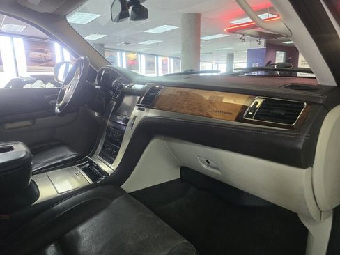 Used 2012 Cadillac Escalade Platinum image 16