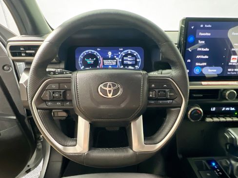 Used 2025 Toyota Tacoma TRD Off-Road image 17