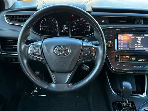 Used 2017 Toyota Avalon Limited image 15