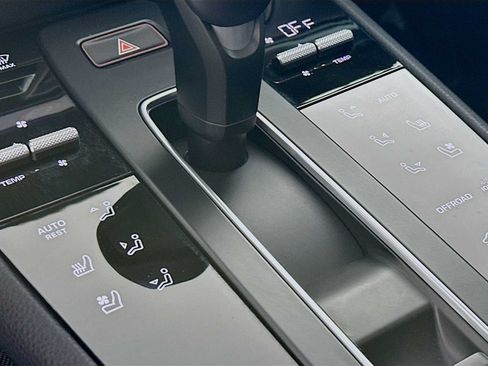 Certified 2026 Porsche Macan AWD/4WD image 21