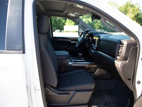 Used 2024 Chevrolet Silverado 1500 RST w/ Z71 Off-Road Package AWD/4WD image 24