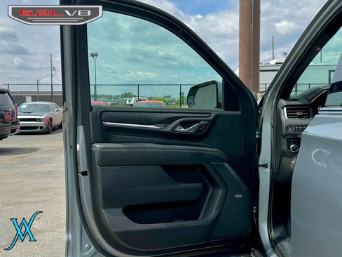 Used 2024 GMC Yukon XL Denali w/ Advanced Technology Package AWD/4WD image 12