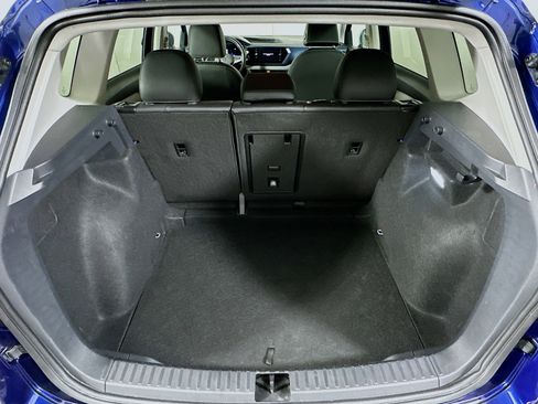 Used 2024 Volkswagen Taos SE image 28