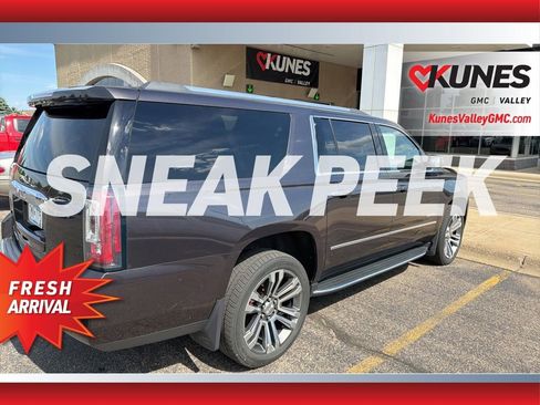 Used 2017 GMC Yukon XL Denali w/ Open Road Package AWD/4WD image 4