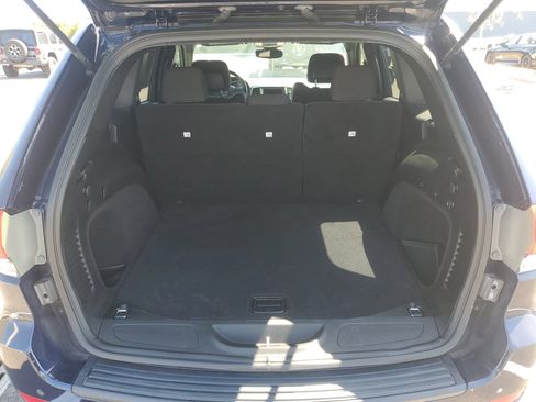 Used 2018 Jeep Grand Cherokee Laredo image 8