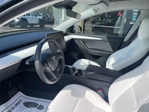 Used 2024 Tesla Model Y Long Range AWD/4WD image 9