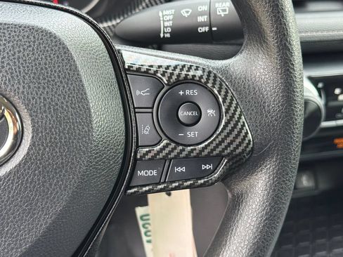 Used 2022 Toyota RAV4 LE FWD image 23
