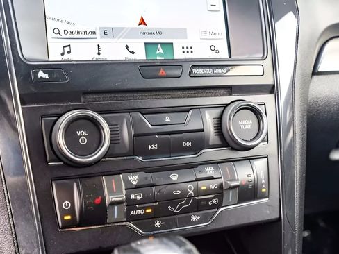 Used 2018 Ford Explorer XLT w/ Equipment Group 202A image 24