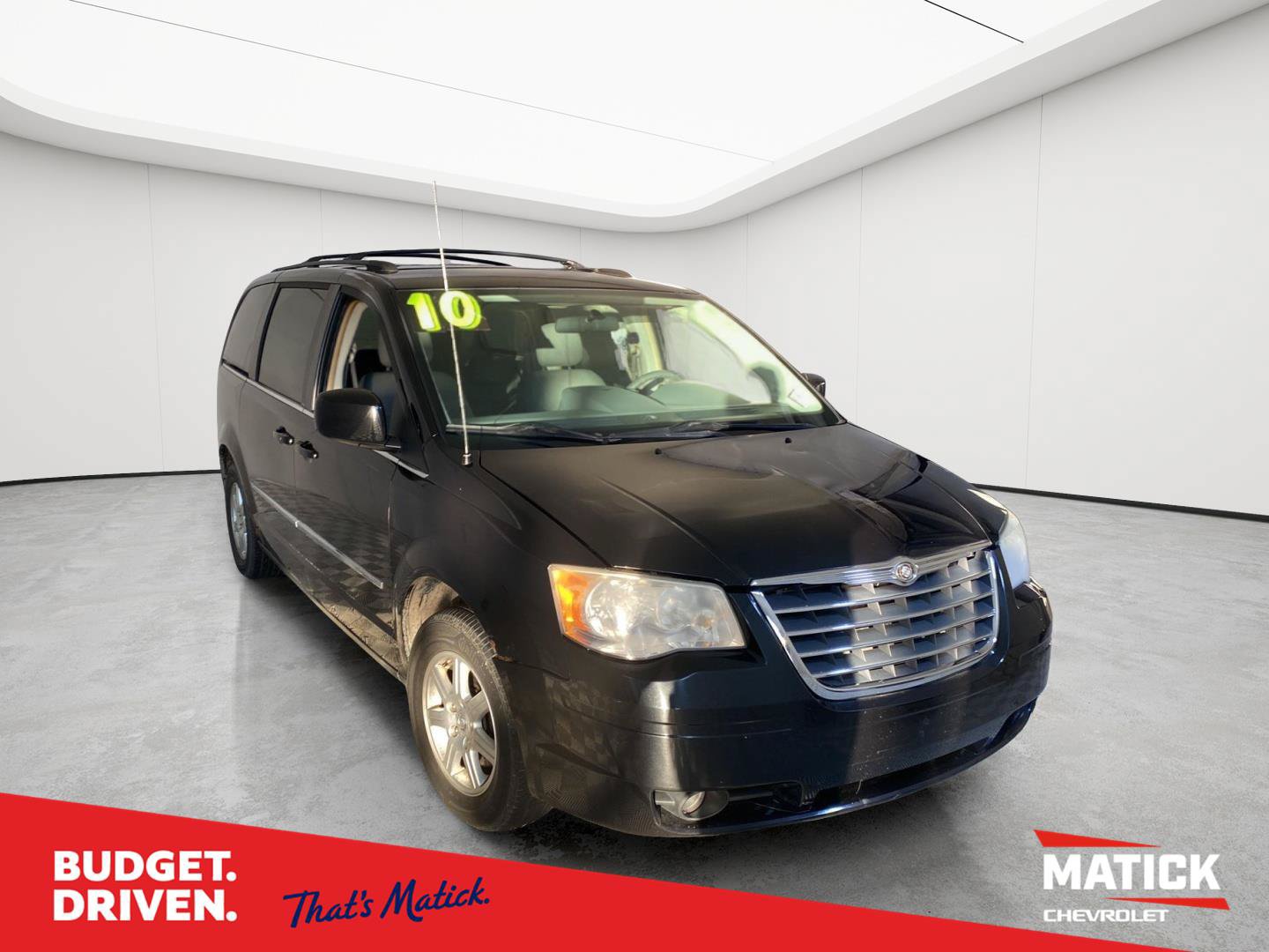 Used 2010 Chrysler Town & Country Touring FWD image 1