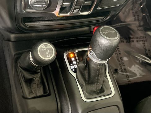 Used 2023 Jeep Gladiator Sport AWD/4WD image 17