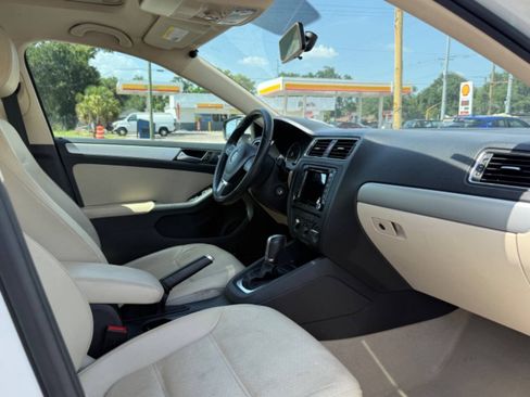 Used 2013 Volkswagen Jetta SE FWD image 14