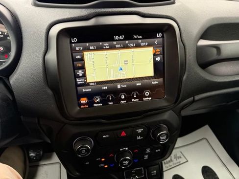 Used 2023 Jeep Renegade Latitude AWD/4WD image 17