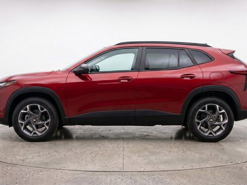 Used 2025 Chevrolet Trax LT FWD image 5