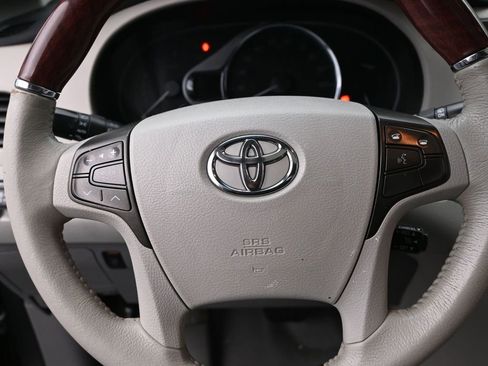 Used 2013 Toyota Sienna XLE image 21