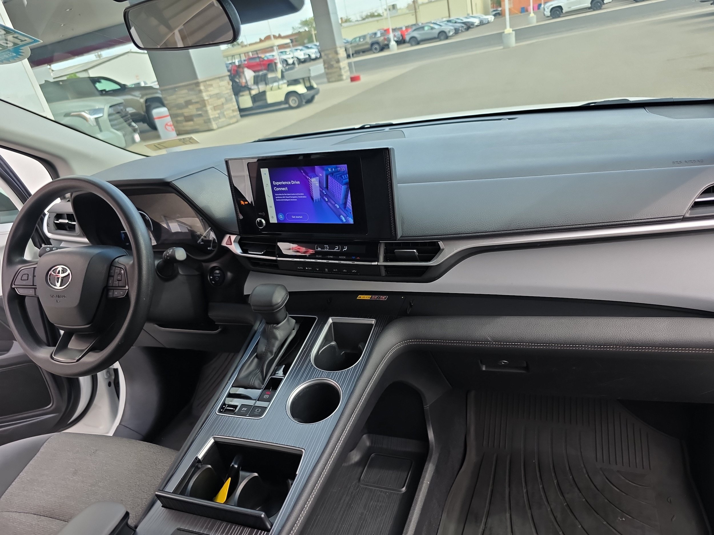 Used 2025 Toyota Sienna LE AWD/4WD image 19