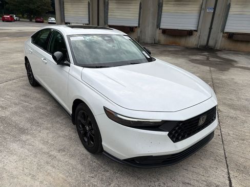 Used 2025 Honda Accord SE image 14