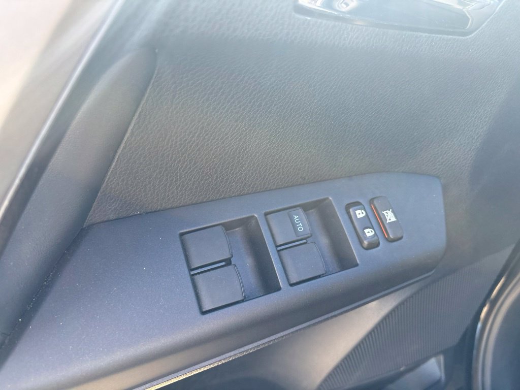 Used 2018 Toyota RAV4 XLE AWD/4WD image 12