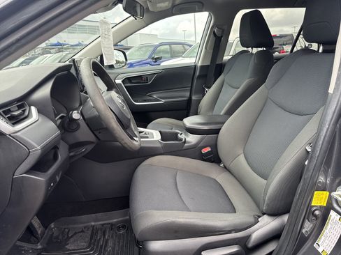 Used 2022 Toyota RAV4 LE FWD image 23