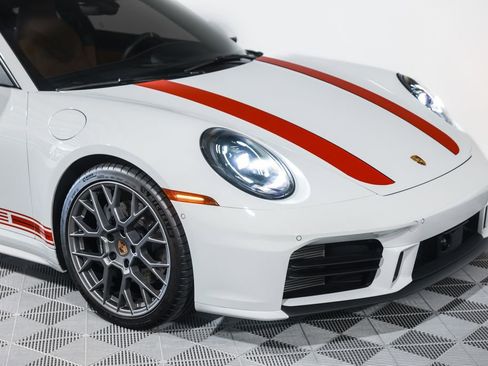 Used 2025 Porsche 911 Carrera RWD image 5