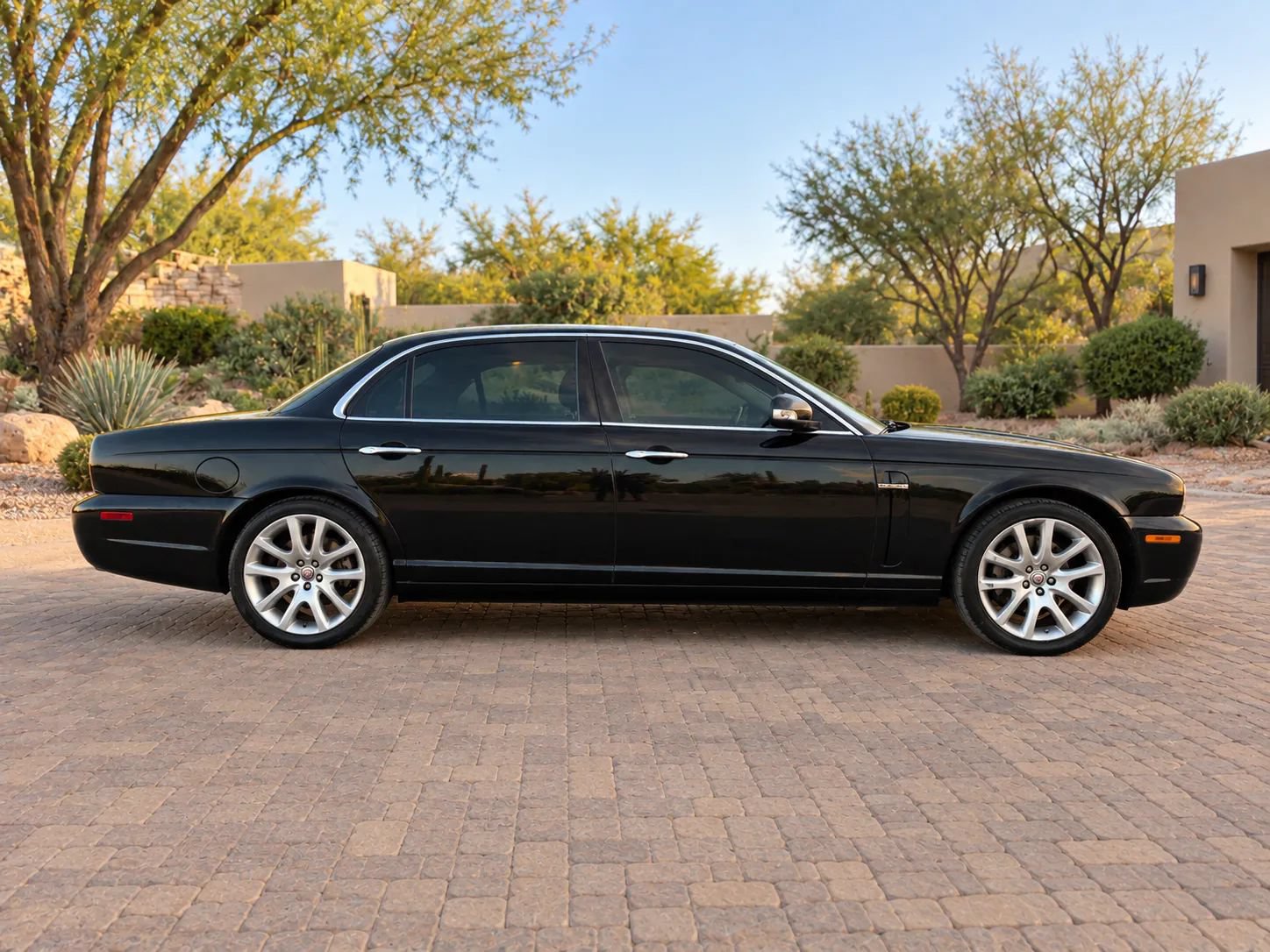 Used 2009 Jaguar XJ8 RWD image 6