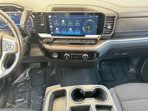 Certified 2022 Chevrolet Silverado 1500 LT image 2