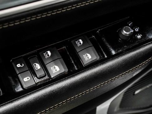 Used 2024 Jeep Wagoneer L Series II AWD/4WD image 48
