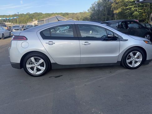 Used 2014 Chevrolet Volt FWD image 11