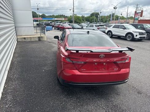 Used 2025 Toyota Camry XLE FWD image 4