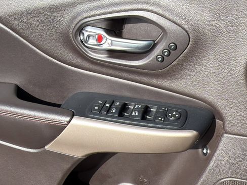 Used 2017 Jeep Cherokee Trailhawk image 22