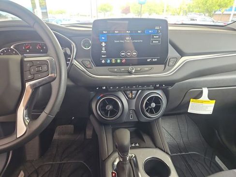 Used 2025 Chevrolet Blazer LT w/ Convenience Package FWD image 18