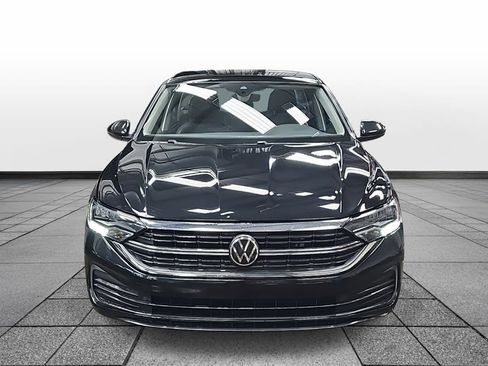 Used 2024 Volkswagen Jetta SE image 2