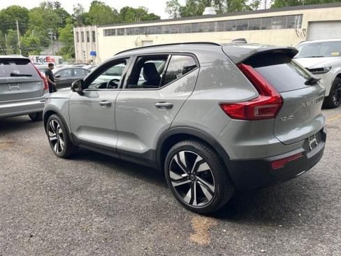 Used 2025 Volvo XC40 B5 Plus AWD/4WD image 3